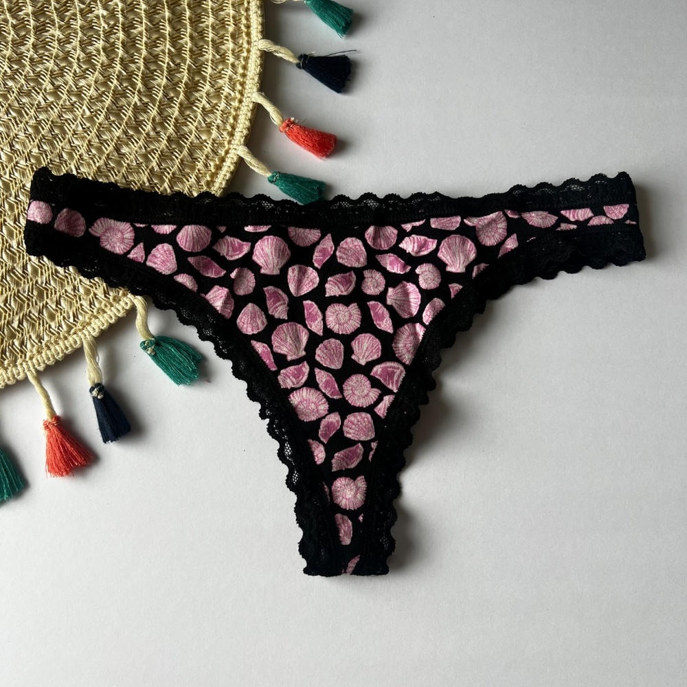 Victoria's Secret Lace Trim Cotton Lace-Waist Thong Black Pink Seashells XS NEW